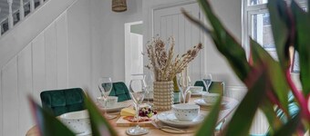 3BR Chic House withParking Sleeps 8, Big Groups!