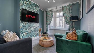 Televisión, libros, videoteca y estéreo