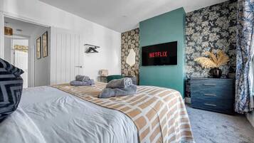 3 bedrooms, iron/ironing board, free WiFi, bed sheets