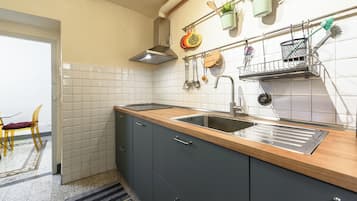 Comfort Apartment | Private kitchen | Fridge, stovetop, dishwasher, cookware/dishes/utensils