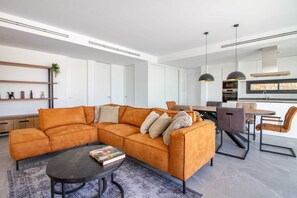 TV, offices - Villa Esmeralda 20 • 7 Bedroom • Pool • Camporrosso Village (Finestrat)