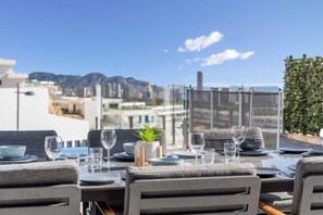 Outdoor dining - Villa Esmeralda 20 • 7 Bedroom • Pool • Camporrosso Village (Finestrat)