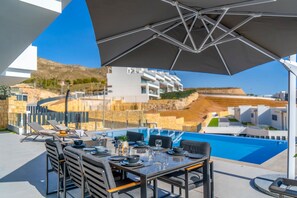 Outdoor dining - Villa Esmeralda 20 • 7 Bedroom • Pool • Camporrosso Village (Finestrat)