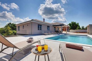 Pool - Villa with pool for 6 people (Burići)