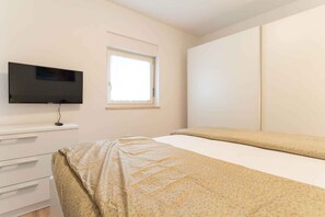 2 bedrooms, internet