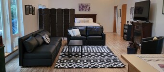 MistyGlen Hideaway, a private park setting Nestled near Olympic National Park.