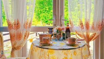 Twin Room, Ensuite, Garden View | Restaurant