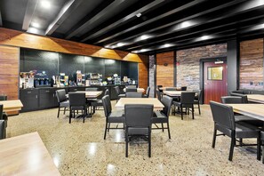 Free daily full breakfast  - Cobblestone Hotel & Suites - Wickenburg (Wickenburg)
