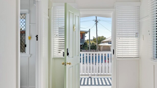A white door with a white picket fence and a view of a residential street. - Sage Cottage! CBD Perfection! (East Toowoomba)