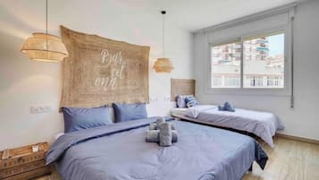 4 habitaciones, tabla de planchar con plancha y cuna de viaje