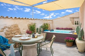 Outdoor dining - Moscato & jacuzzi SicilyMyHome (Noto)