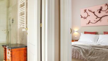 2 bedrooms, iron/ironing board, free WiFi