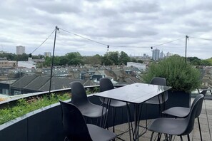 Basic Apartment, 2 Double Beds | Outdoor dining - Stylish 2BD Flat With Private Balcony - Battersea (London)