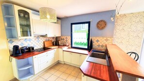 Réfrigérateur, micro-ondes, four, lave-vaisselle