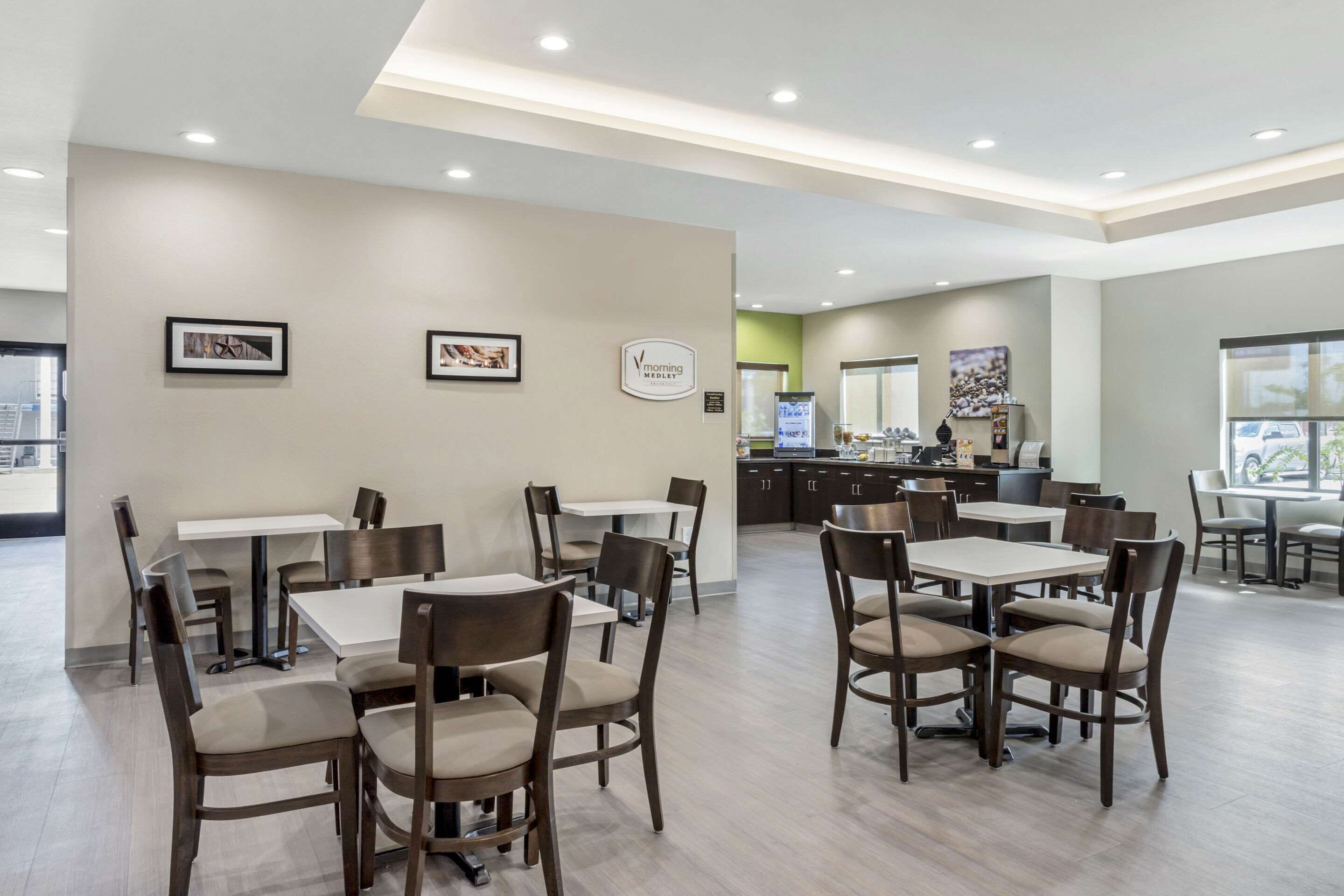 Free continental breakfast on weekdays