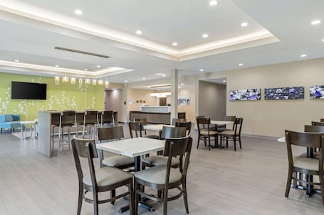 Desayuno continental incluido los días de semana. Sleep Inn & Suites Liberty