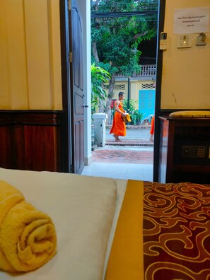 Individually decorated, desk, soundproofing, free WiFi - Lotus Corner - Heritage B&B (Luang Prabang)