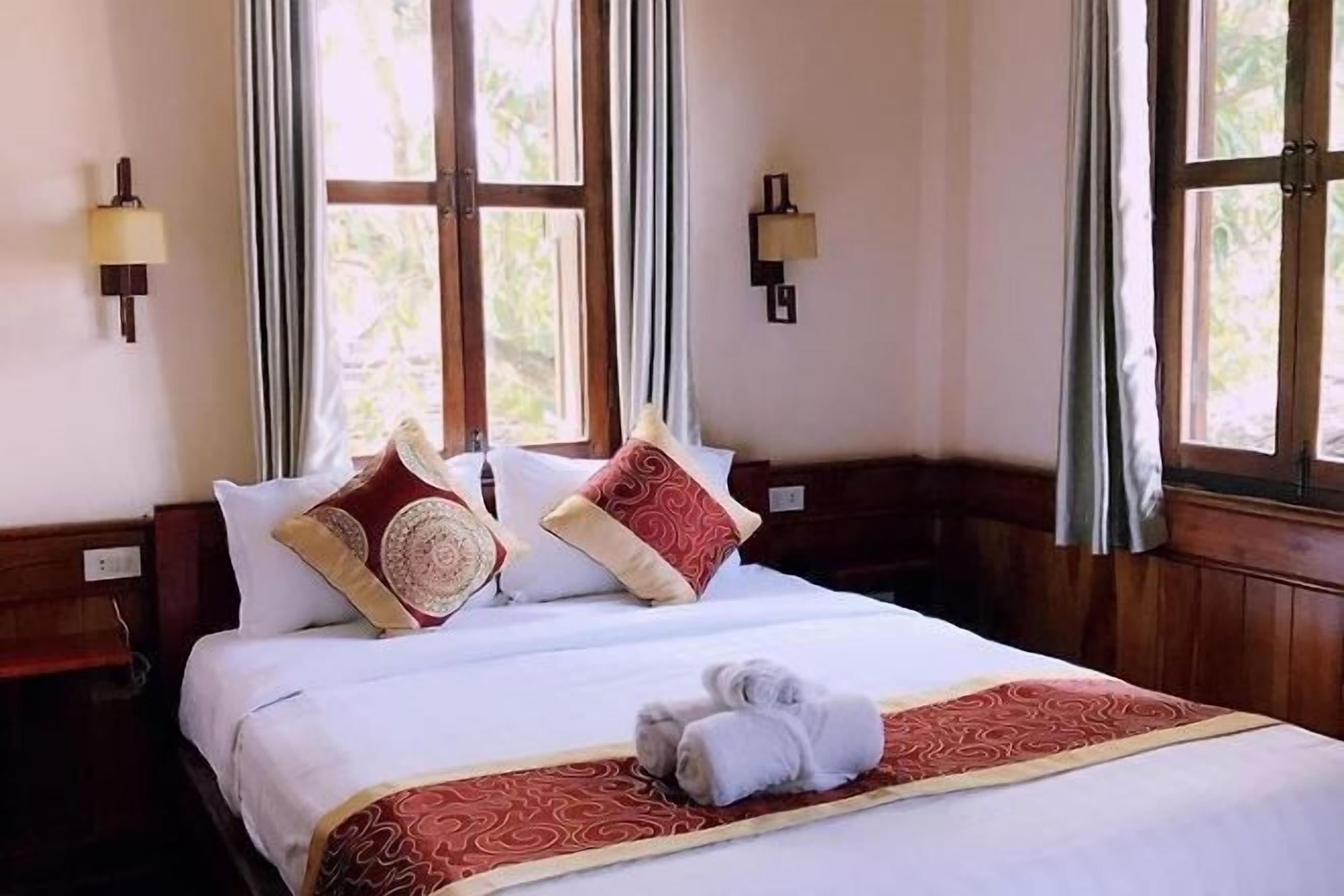 Individually decorated, desk, soundproofing, free WiFi