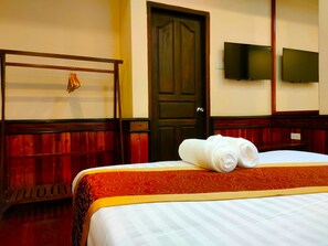 Deluxe Double Room | Individually decorated, desk, soundproofing, free WiFi - Lotus Corner - Heritage B&B (Luang Prabang)