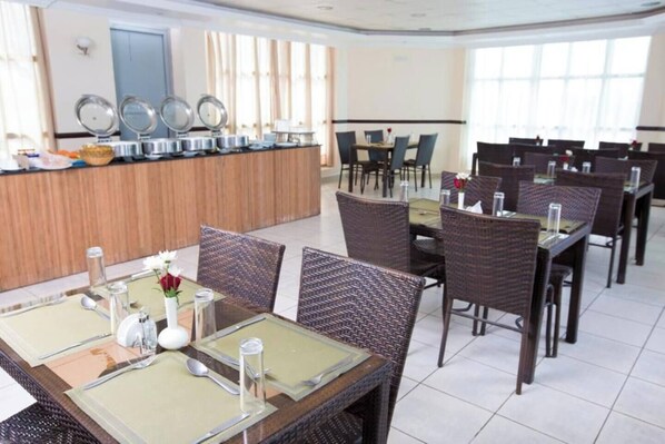 Dining - Salma Studio Apartments - Mikocheni (Dar es Salaam)