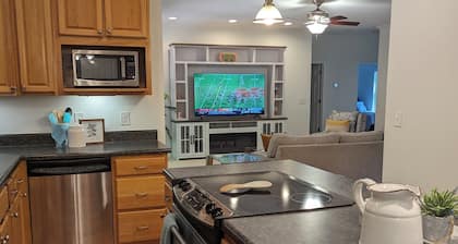 Perfect location, space for groups, 3 mi from CU! Across from Patrick Square!