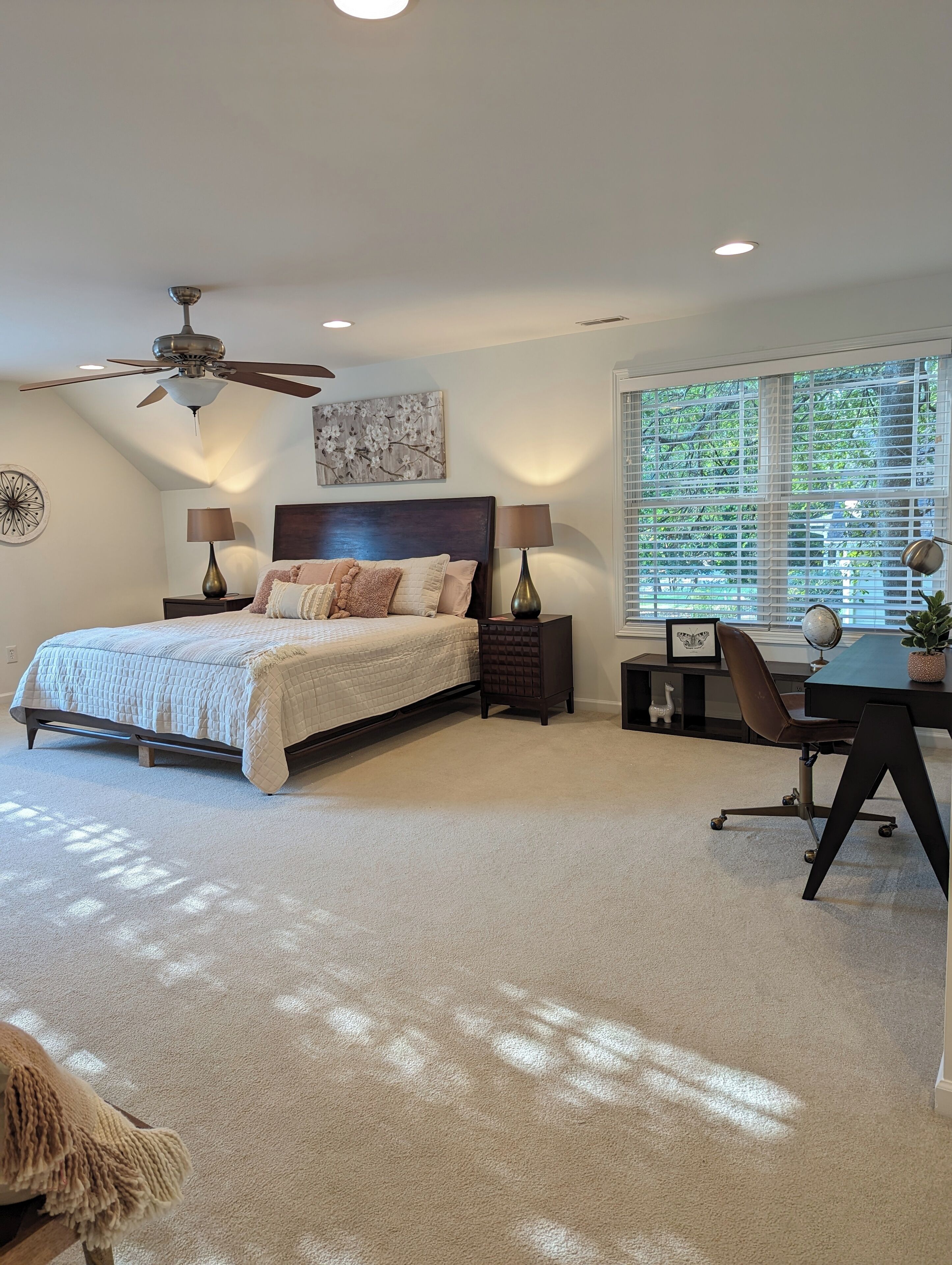 4 室のベッドルーム、デスク、アイロン / アイロン台、WiFi (無料)