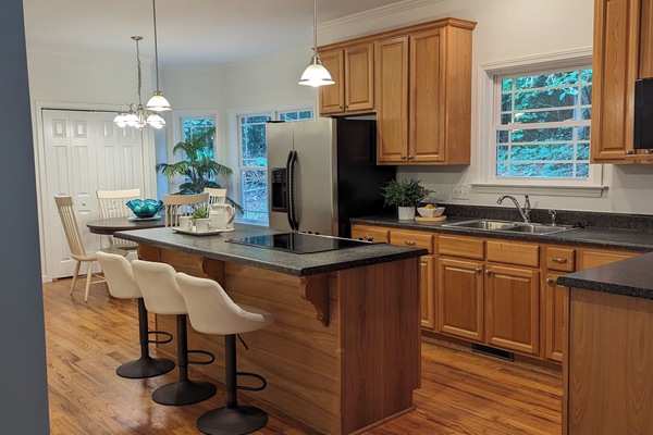 Frigorifero, microonde, forno, piano cottura