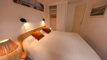 3 slaapkamers, een strijkplank/strijkijzer, wifi, beddengoed