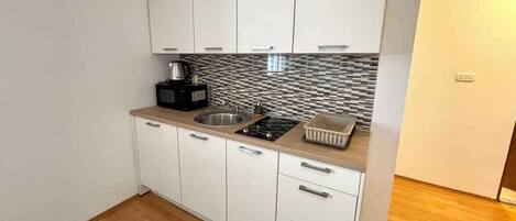 Fridge, stovetop, coffee/tea maker, cookware/dishes/utensils