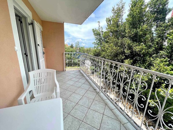 Property grounds - Studio with balcony and air conditioning (Jadranovo)