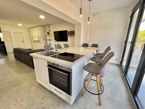Fridge, microwave, oven, stovetop - Holiday apartment modern American style (Jadranovo)