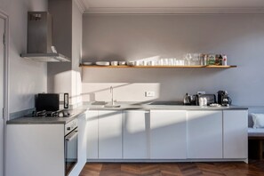 Fridge, oven, stovetop, dishwasher