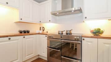 Fridge, dishwasher, cookware/dishes/utensils