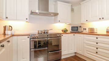 Fridge, dishwasher, cookware/dishes/utensils