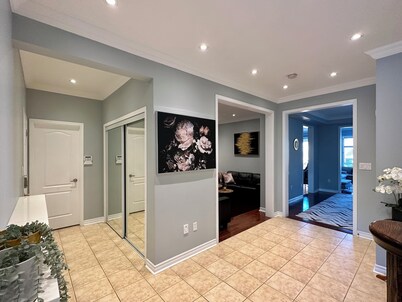 Cozy 5 Bedroom House in Mississauga, On