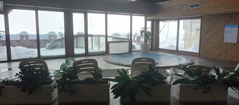 Amplio Departamento con Vistas a la Montaña, ¡con Ski-in y Ski-out !