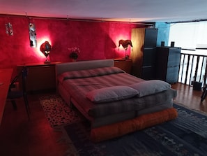 Deluxe Townhome | 1 bedroom, free minibar items, free WiFi, bed sheets - COSTUMBRISMO CAFFE' (Rome)