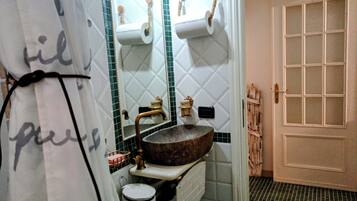 Deluxe Townhome | Bathroom