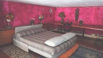 Deluxe Townhome | 1 bedroom, free minibar items, free WiFi, bed sheets