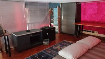 Deluxe Townhome | 1 bedroom, free minibar items, free WiFi, bed sheets