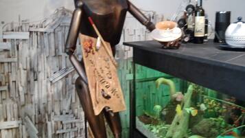 Deluxe-Stadtwohnung | Wohnbereich | Computerbildschirme, Drucker