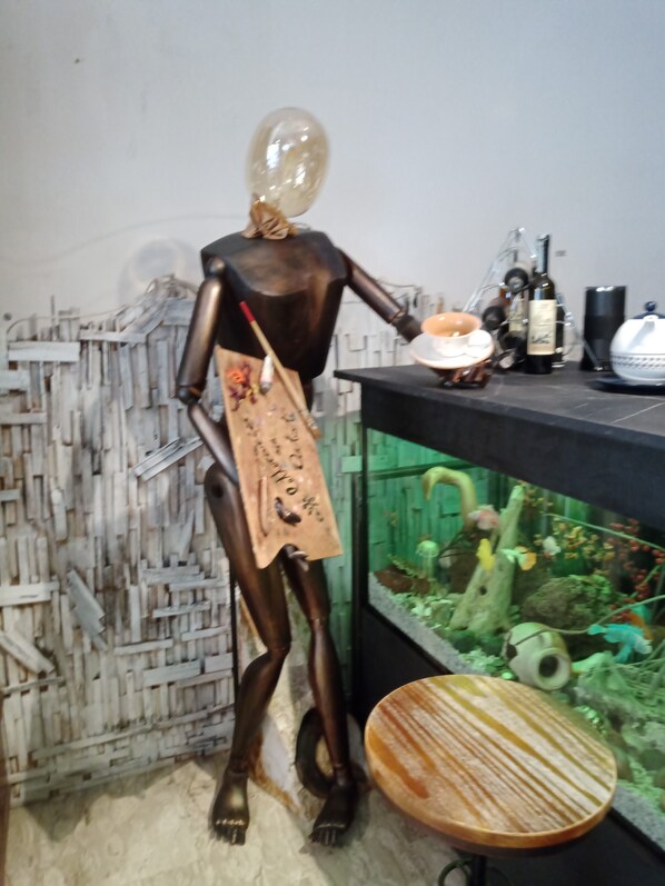 Deluxe-Stadtwohnung | Wohnbereich | Computerbildschirme, Drucker