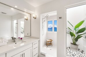 Dusche, Haartrockner, Bidet, Handtücher