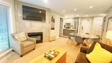 Smart TV, fireplace