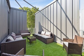 Terrace/patio - EastVillage Signature Villas by Dunyha (Dallas)