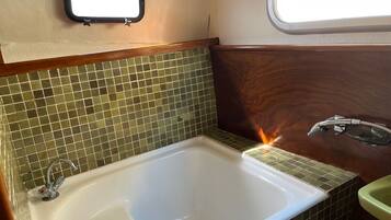 Handdukar, tvÄl och toalettpapper