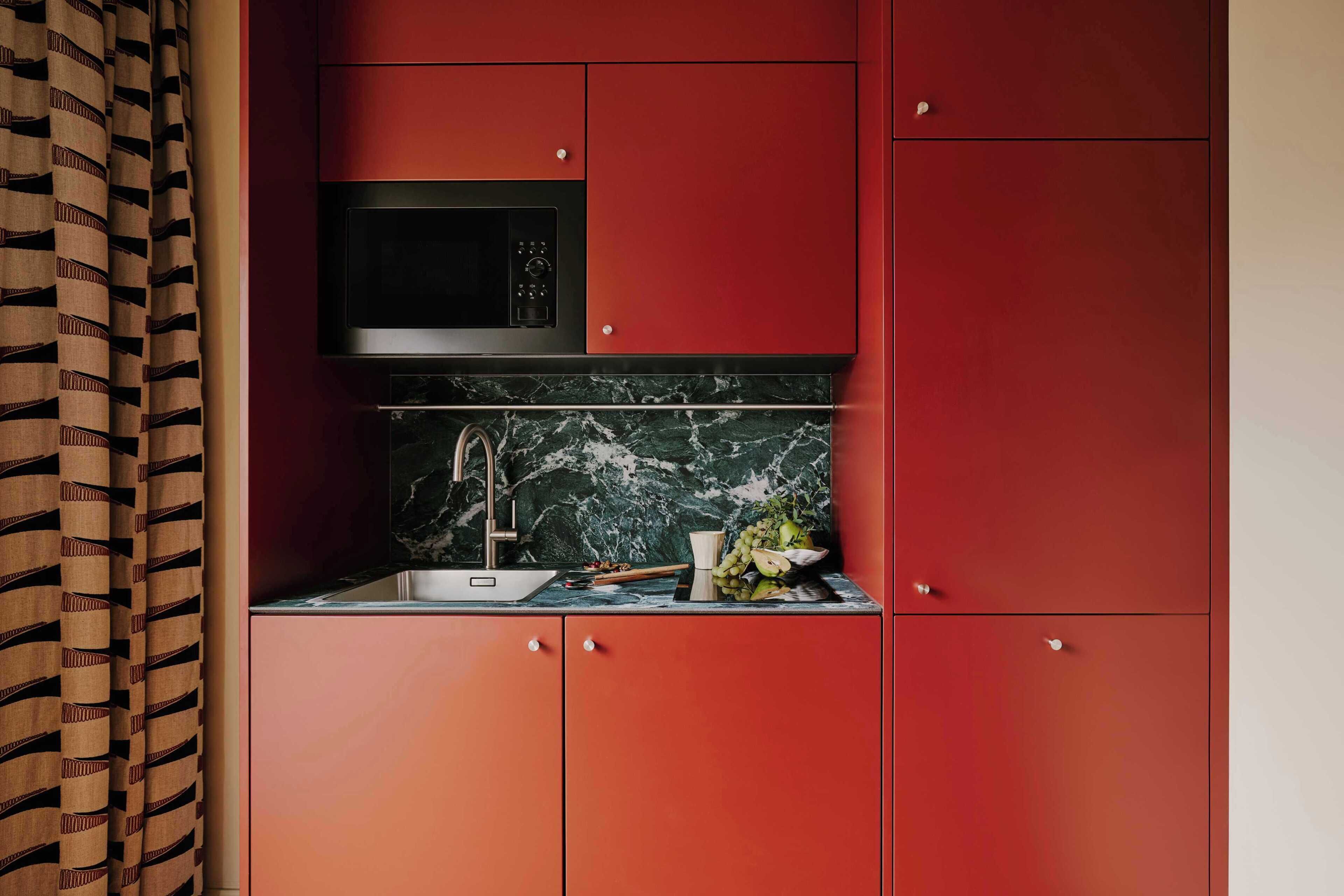 Locke Studio | Private kitchen | Fridge, coffee/tea maker, electric kettle, dining tables