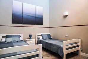 2 slaapkamers, een strijkplank/strijkijzer, gratis wifi, beddengoed