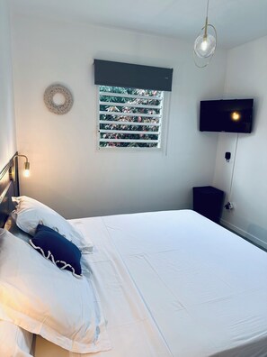 2 chambres, coffres-forts dans les chambres, fer et planche Ă repasser