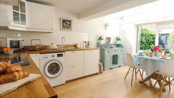 Cottage | Interior